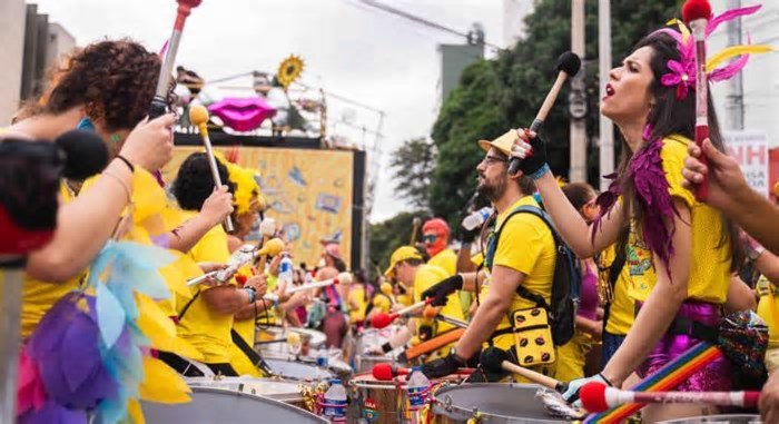 Maioria dos foliões em BH usou Uber, curtiu 3 dias de festa e deu nota 9 para blocos de rua