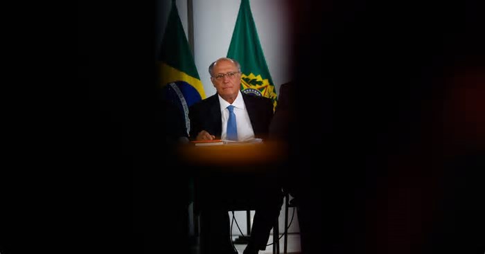 Tarifaço de Trump: ‘Devemos aguardar o que os EUA farão amanhã e aí Brasil vai decidir’, diz Alckmin