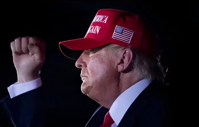 Trump desafia limitação constitucional e levanta debate sobre mandatos