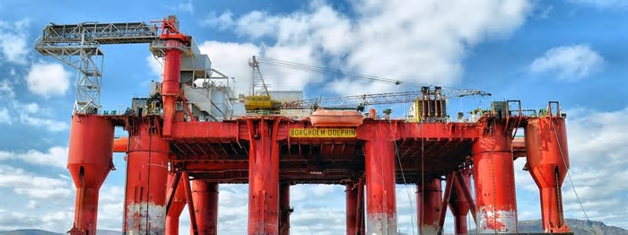 Petróleo cai com mercado de olho em tarifas dos EUA