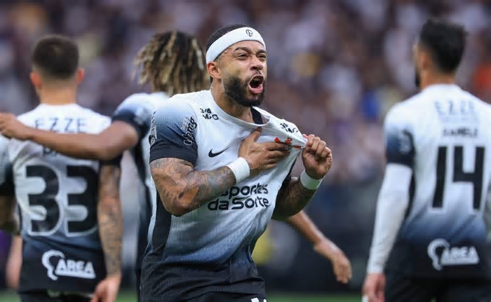 Corinthians de Memphis Depay deve vencer equipe do Racing na Sul-Americana segundo Inteligência Artificial