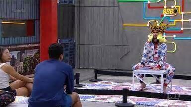 Big Brother Brasil. Diego no Castigo do Monstro continuou fazendo castelos de carta