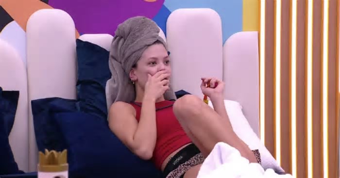 Vitória Strada se choca com Renata e Mike dormindo juntos: ‘clima esquenta’