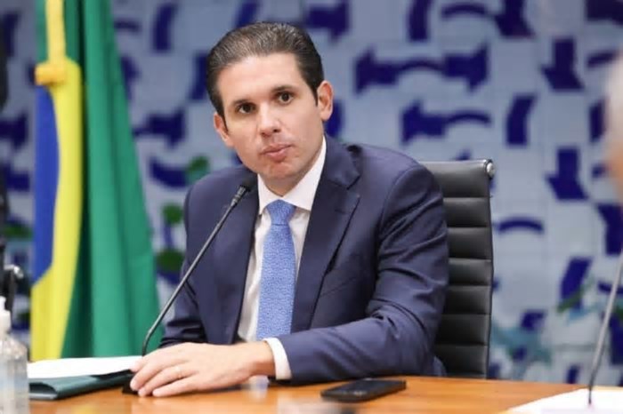 Motta cria comissões para analisar isenção do IR e inteligência artificial