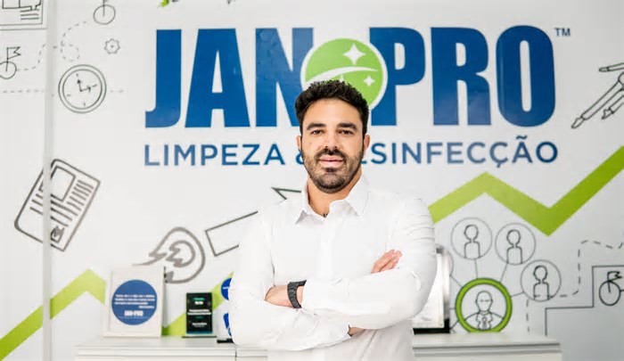 Ele perdeu o emprego dos sonhos e decidiu empreender no setor de limpeza. Hoje, fatura R$ 67 milhões