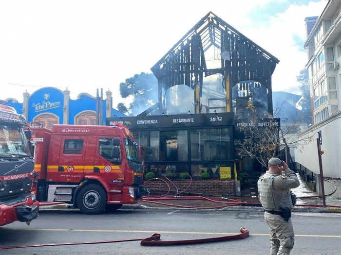 Incêndio em Gramado: Corpo de Bombeiros encerra combate às chamas em restaurante