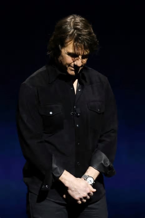 Tom Cruise presta homenagem ao 'querido amigo' Val Kilmer