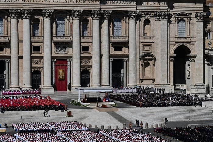 Por que o Vaticano é a residência oficial dos papas?