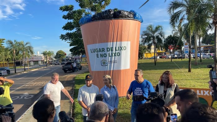 Prefeitura lança campanha com cestos de lixo gigantes para chamar a atenção em Goiânia
