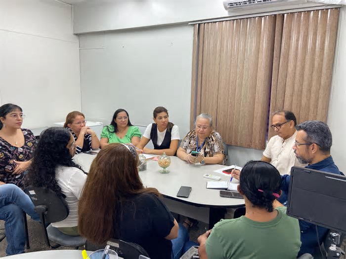 Manaus combate poluição visual com operação de limpeza e remove publicidade irregular