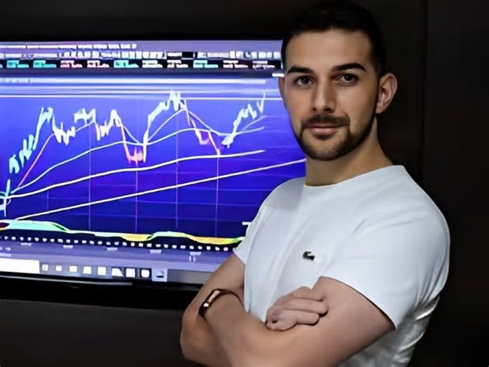 Ele era servente de pedreiro, após 5 anos virou trader e passou a ganhar R$ 5 mil/dia