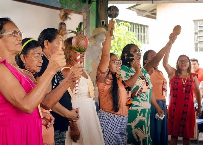 Associação de mulheres indígenas preserva tradição ancestral e gera renda com artesanato no Amazonas