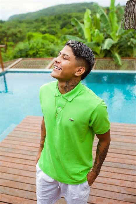 Leo Neiff abre álbum de fotos em Fernando de Noronha e compartilha experiência: ‘Você paga até pra respirar’