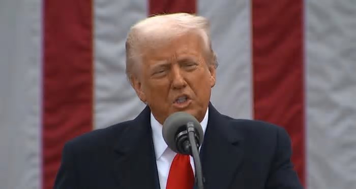 Trump anuncia tarifa de 10% ao Brasil: ‘tarifas serão para amigos e inimigos’