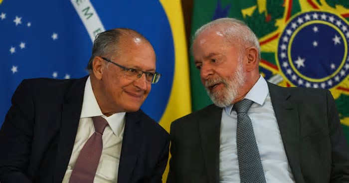 Governo lamenta novas taxas de Trump e diz avaliar ‘todas as possibilidades’ de reação