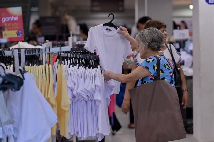 Vendas no comércio de BH crescem neste ano puxadas pelos supermercados