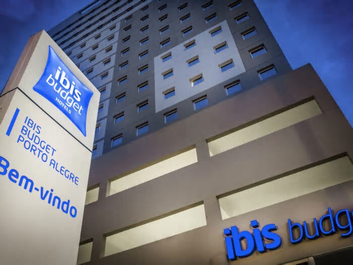 Accor reabre ibis budget Porto Alegre com gestão da Atrio e investimento de R$ 10 milhões