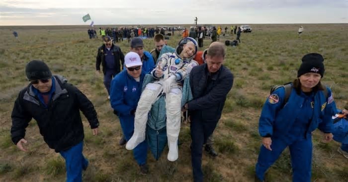 Astronauta mais velho da Nasa retorna à Terra no dia em que completa 70 anos