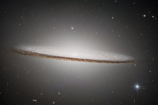 Nova imagem do Hubble revela detalhes inéditos da Galáxia do Sombrero