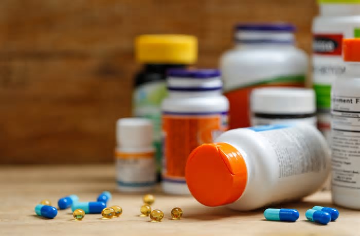 Plano de saúde deve custear medicamento sem registro por razão comercial