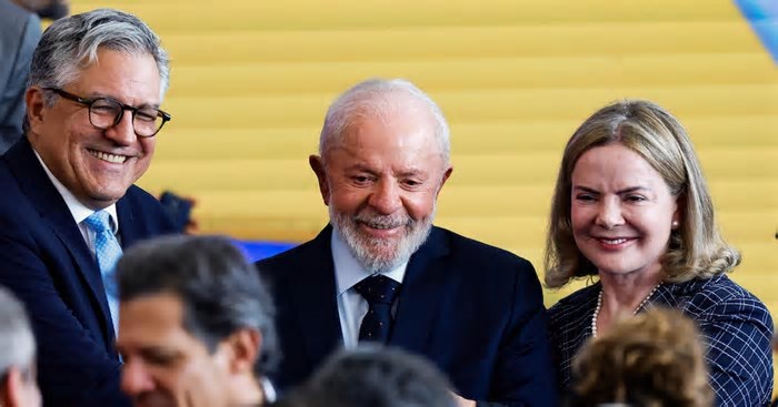 Lula turbina salários de 323 aliados com cargos em conselhos