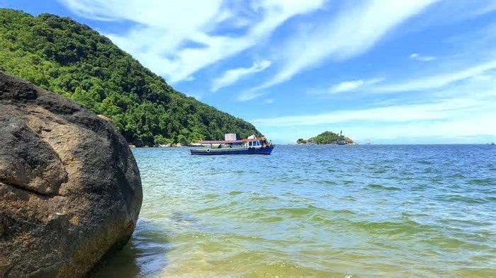 As praias mais desertas e tranquilas do litoral de SP para relaxar longe da multidão