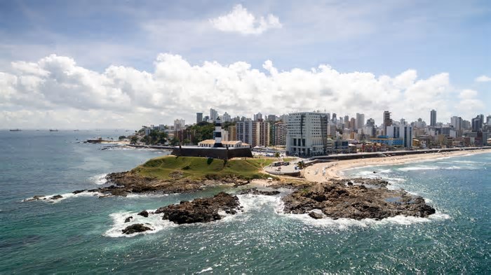Um lugar onde o Carnaval dura o ano inteiro e a cultura pulsa nas ruas
