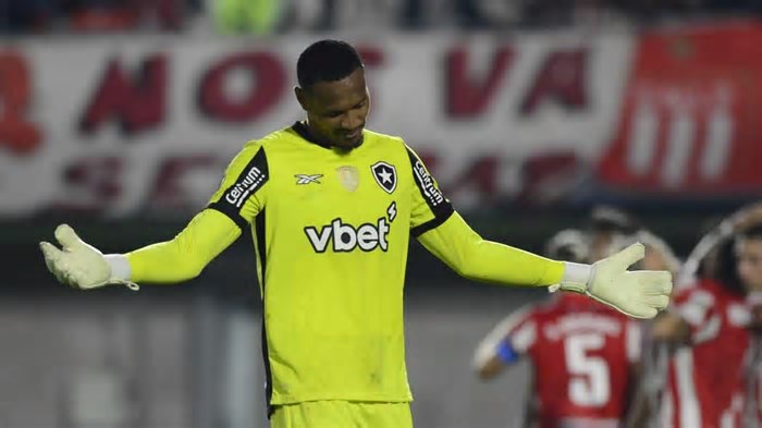 Falha de John não pode esconder mais um jogo ruim do Botafogo de Paiva