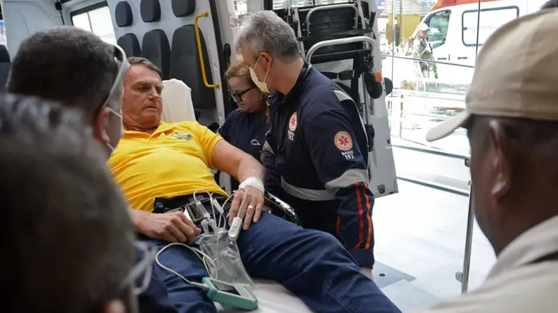 Equipe médica diz que Bolsonaro segue na UTI, sem previsão de alta; Michelle havia anunciado ida para o quarto