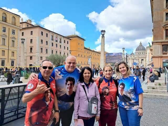 Da frustração à conexão: brasileiros unem-se a fiéis por Carlo Acutis em Roma