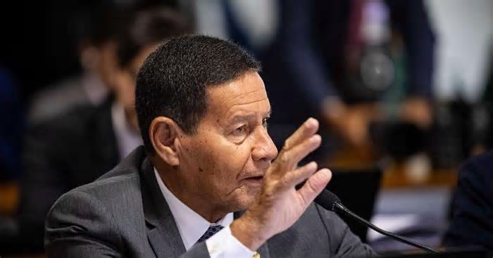 Hamilton Mourão reúne-se com direção do HPS, em Porto Alegre