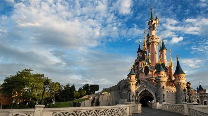 Turistas brasileiros reclamam de ingressos cancelados na Disney