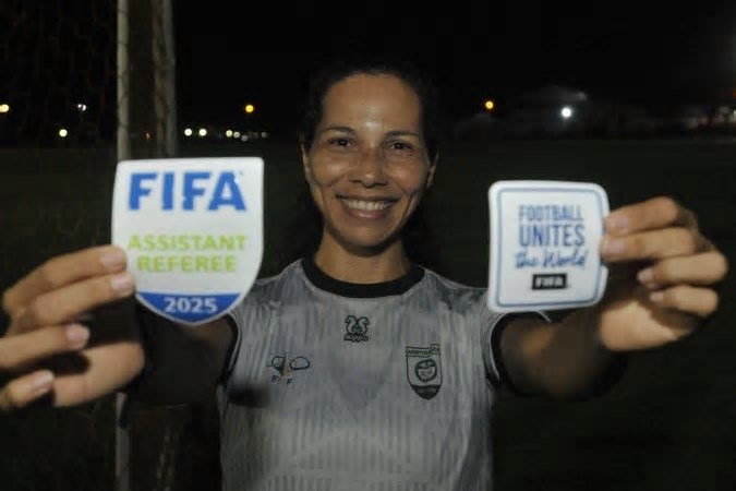 Em noite de homenagens, Leila Cruz recebe escudo Fifa da temporada 2025