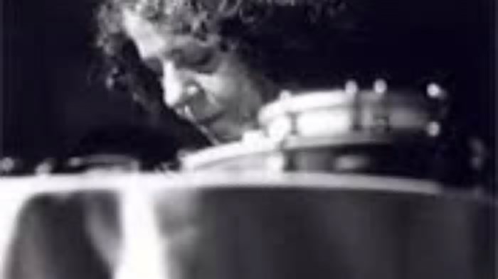 Morre a cantora Cristina Buarque aos 74 anos