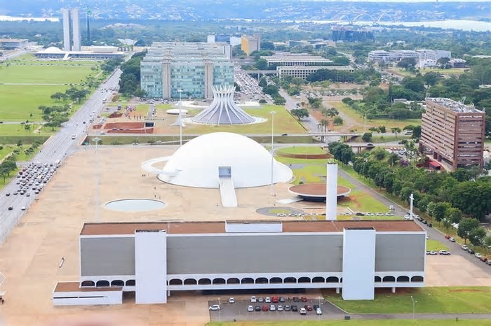 Menos É Mais, Wesley Safadão, Léo Santana e mais atrações agitam os 65 anos de Brasília