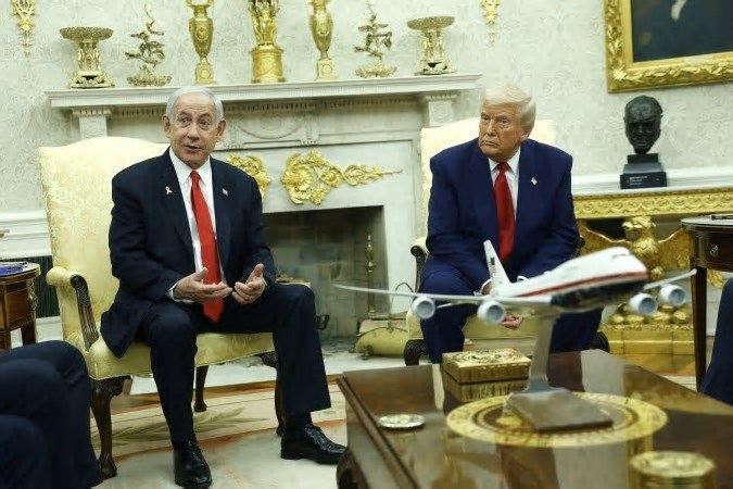 Trump nega pausa em tarifaço e ameaça a China com mais taxação