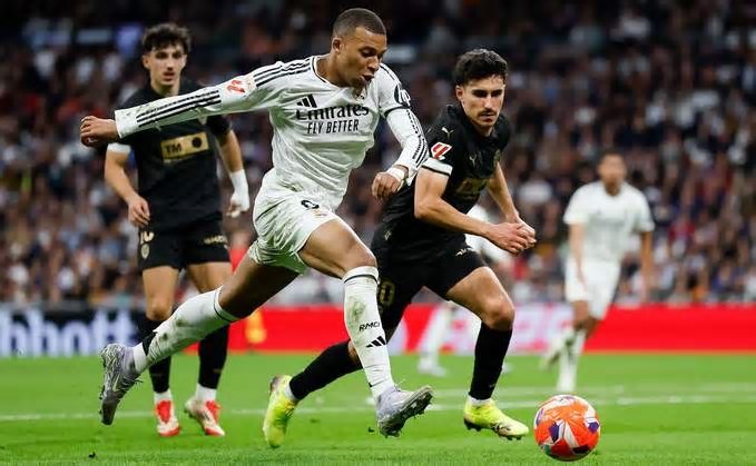 Vini Jr perde pênalti, depois faz gol, mas Real Madrid perde