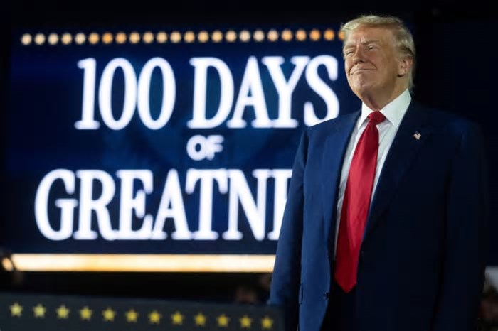 'Nós apenas começamos', diz Trump ao festejar 100 dias de mandato