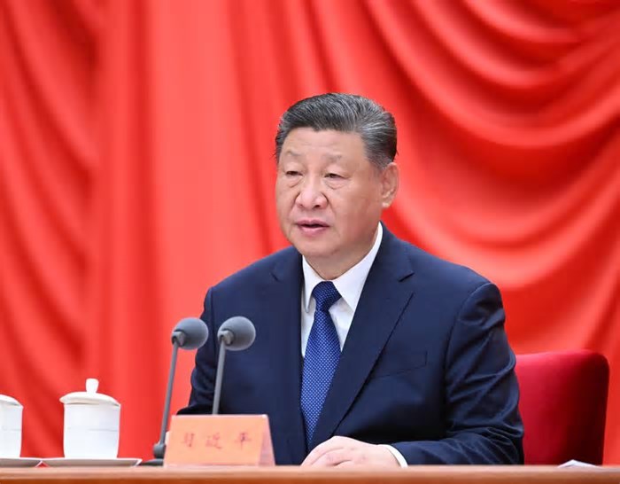 Presidente da China diz que economia do país deve se adaptar às mudanças externas