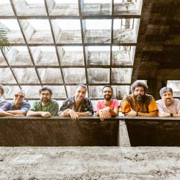 Móveis Coloniais de Acaju e O Teatro Mágico dividem o palco em BH