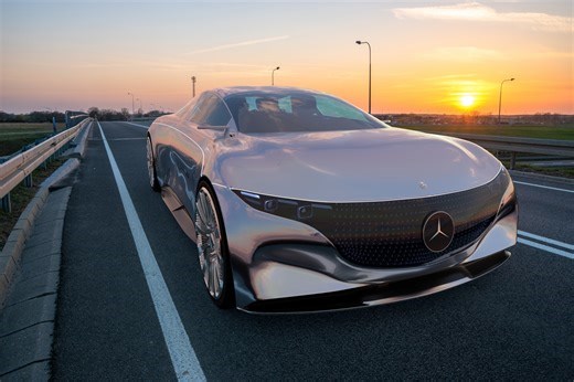 Mercedes surpreende com nova pintura que carrega carros elétricos
