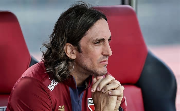 Fábio Santos é sincero no São Paulo e sai em defesa de Zubeldía: “Tirando leite de pedra”