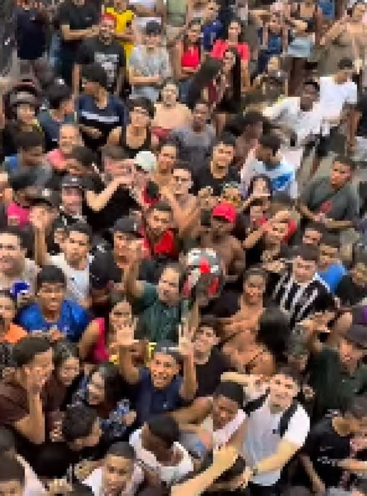 Crianças ficam feridas após ação da PM em evento não autorizado com presença de deputado