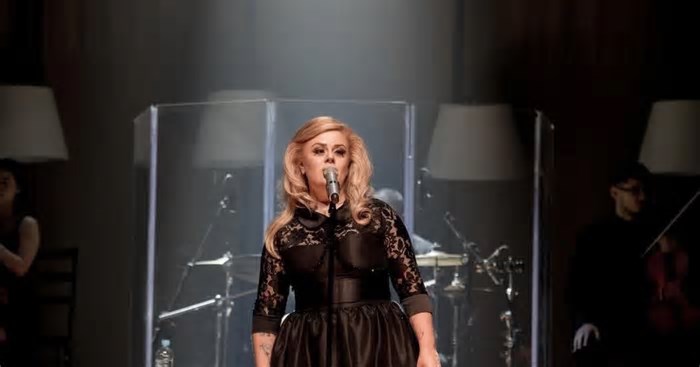 “Hello Adele Tribute”: Cantora Stephanie Lii traz seu tributo a Adele para Belo Horizonte