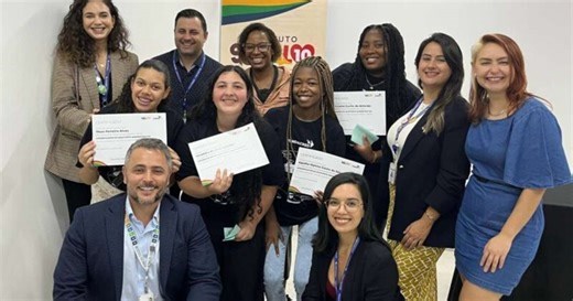 Jovens da periferia concluem programa gratuito de aprendizagem em Porto Alegre