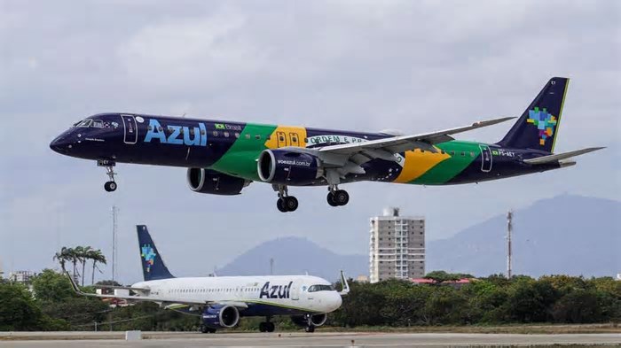 Homem finge ser piloto da Gol e tenta acessar cabine durante voo da Azul em São Paulo