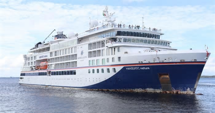 Hanseatic Nature atraca em Manaus com mais de 400 turistas
