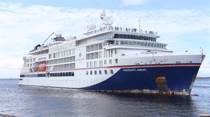 Temporada de Cruzeiros 2024/2025: Hanseatic Nature atraca em Manaus com mais de 400 turistas