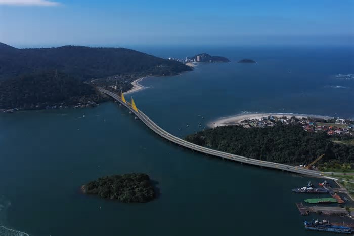 Ponte de Guaratuba já usou 230 toneladas de gelo na concretagem de blocos; entenda