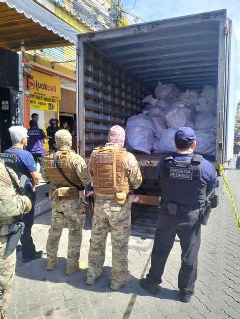 Receita Federal apreende duas toneladas de produtos irregulares no Centro de Fortaleza